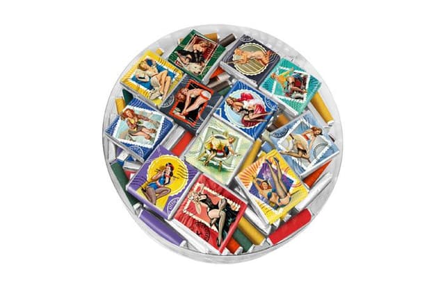 Шоколад коллекционный «Девушки ретро» 100х5г молочный, серебро