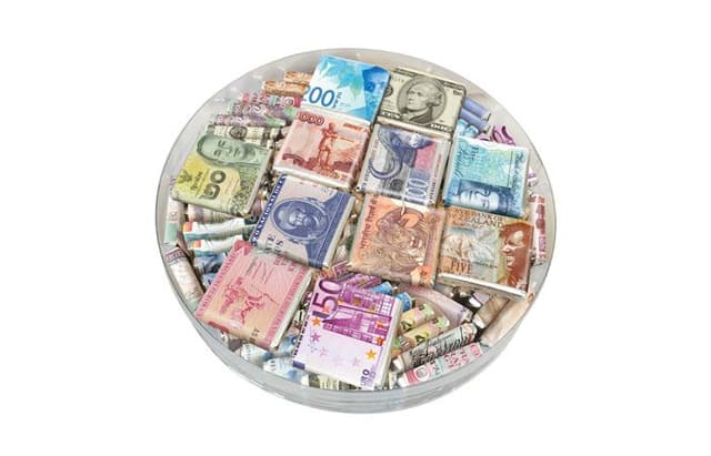 Шоколад коллекционный «Валюты мира» 100х5г молочный, серебро